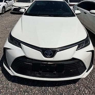 Toyota Corolla: 2022 г., 1.8 л, Вариатор, Гибрид, Седан