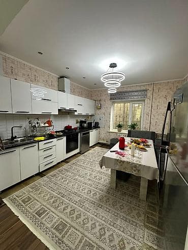 сдаю дом район кызыл аскер: 🏡 Продаётся просторный двухэтажный дом в ж/м Кызыл-Аскер 📐 Участок — — 6