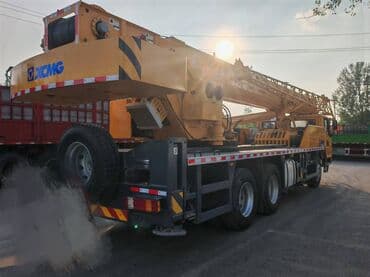 на железных номерах: Автокран, XCMG, 2021 г., от 30 м — 4