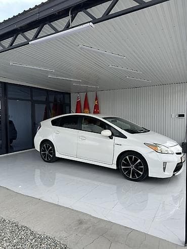 mini coper: Toyota Prius: 2015 г., 1.8 л, Автомат, Гибрид, Хэтчбэк — 2