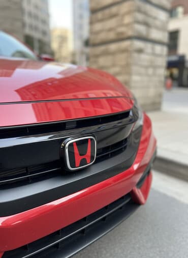 Продаю значок от передней решетки, подойдет на Хонда Цивик 2010 г.