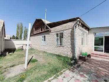 Продается жилой дом с просторным двором и отдельным остекленным