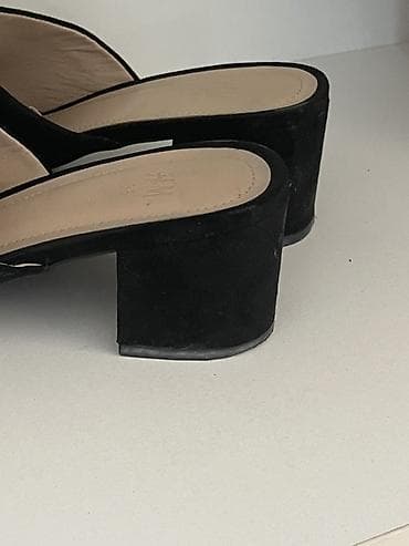 Сабо: Черные женские мюли H&M из замши на низком блочном каблуке. Модель — 3