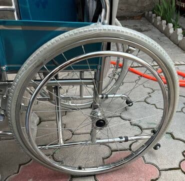 Корректоры осанки: Инвалидная коляска с хромированной рамой. Оснащена подлокотниками с — 5