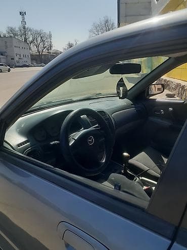 mazda 929: Mazda 323: 2003 г., 1.6 л, Механика, Бензин, Универсал — 4