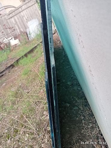 Стекла, стеклопакеты для дверей: Закалённые стеклянные панели с отверстиями! Толщина стекла 10мм — 2