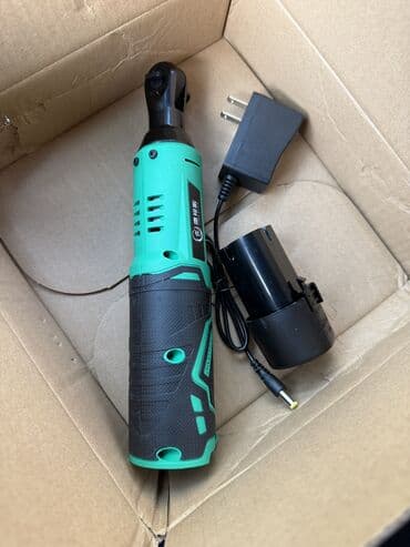 б у набор ключей: Угловая трещетка, 12 вольт. комплект одна батарейка, зарядка — 2