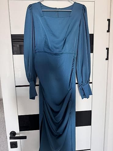 Толстовки, худи: Продаю вечернее платье. Носила один раз. 
Размер М — 2