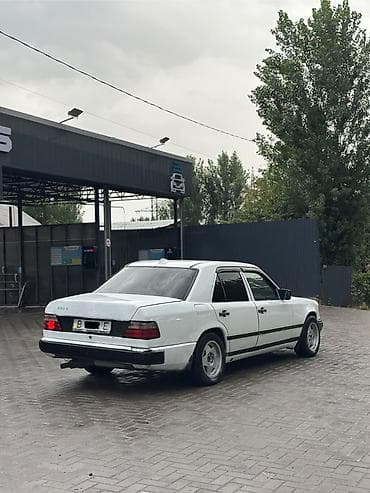 Mercedes-Benz W124: 1993 г., 2.3 л, Механика, Бензин, Седан — 5
