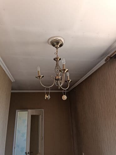 люстры продаю: Элегантная потолочная люстра, выполненная в классическом стиле, станет — 4