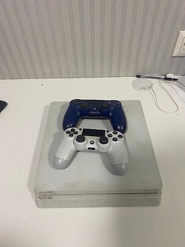 PlayStation 4 Slim (белая) Пользовались только дома! Не клубный
