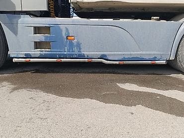 крепление бампера: Наружные накладки порогов DAF, 2015 г., Б/у, Оригинал — 3