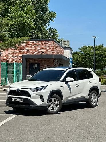 Toyota RAV4: 2021 г., 2.5 л, Автомат, Гибрид, Кроссовер at lalafo.kg Toyota RAV4: 2021 г., 2.5 л, Автомат, Гибрид, Кроссовер