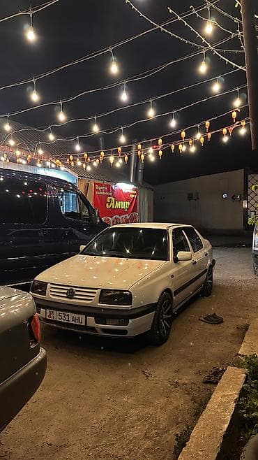 tourer v салон: Volkswagen Vento: 1997 г., 2 л, Ручные, Бензин, Седан — 4