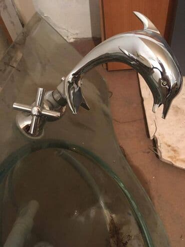 продам раковину бу: Продаю раковину со смесителем в виде дельфина, в хорошем состоянии — 2