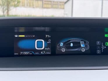 продаю мапед: Toyota Prius: 2019 г., 1.8 л, Вариатор, Гибрид, Седан — 10