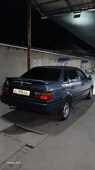 краска на авто: Volkswagen Passat: 1988 г., 1.8 л, Механика, Бензин, Седан — 2