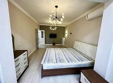 Спальня комплектом Состав: - Двуспальная кровать с высоким мягким