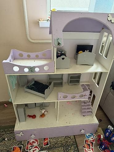 кровать для кукол: Большой кукольный дом из дерева с мебелью - Трехэтажная конструкция с — 1