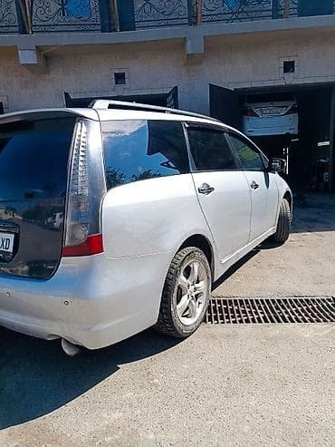 гибридный внедорожник: Mitsubishi Grandis: 2006 г., 2.4 л, Автомат, Бензин, Минивэн — 3