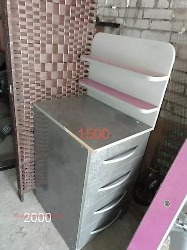 Оборудование для салонов красоты: Продается оборудование парикмахера: 1) кресло визажиста - 3500 2) — 2