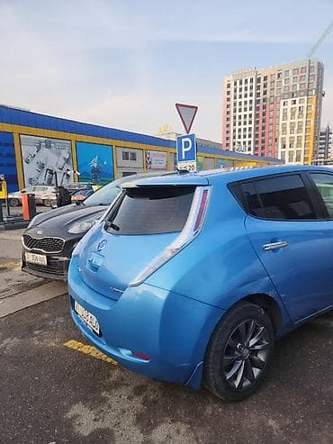 барта: Nissan Leaf: 2012 г., Автомат, Электромобиль, Хэтчбэк — 2