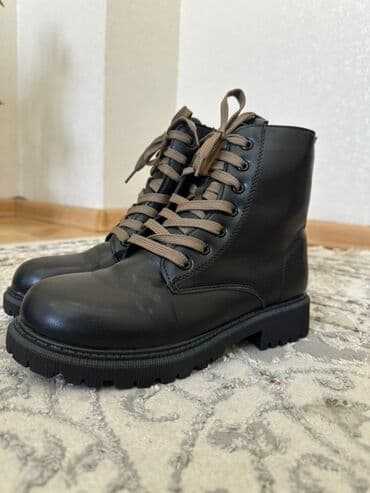 кожаные портмоне бишкек: Женские зимние ботинки. Новые - Цвет: черный, шнурки — — 1