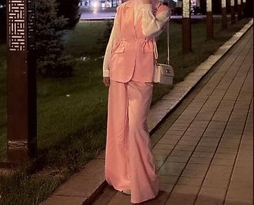 Женский комплект “жилет + широкие брюки” - Крой: прямой жилет без