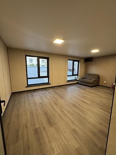 жумуш кафе: Кеңселерди ижаралоо, 25 м², Өзүнчө кире бериши менен — 3