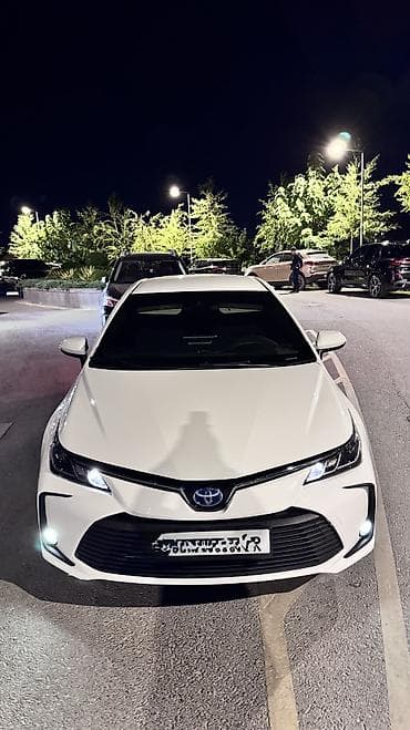 Продажа авто: Toyota Corolla: 2022 г., 1.8 л, Автомат, Гибрид, Седан — 4