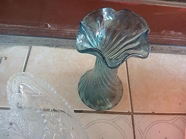 Вазы: Стеклянная ваза с волнистым краем - Материал: толстое цветное стекло — 1