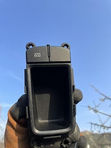 ремонт брелка сигнализации: Кнопочный модуль с нишей для панели автомобиля Hyundai/Kia. - Верхние — 3