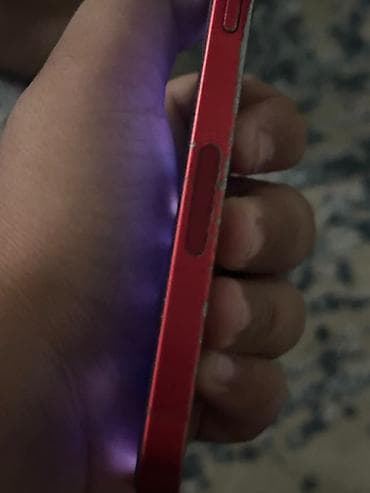 laptope huawei: IPhone 13 (PRODUCT)RED Аккумулятор 76% Видно на фото что по бокам — 3