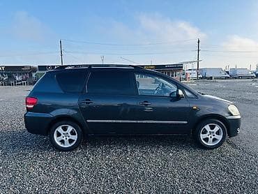 id 4: Toyota Avensis Verso: 2003 г., 2 л, Ручные, Бензин, Минивэн — 3