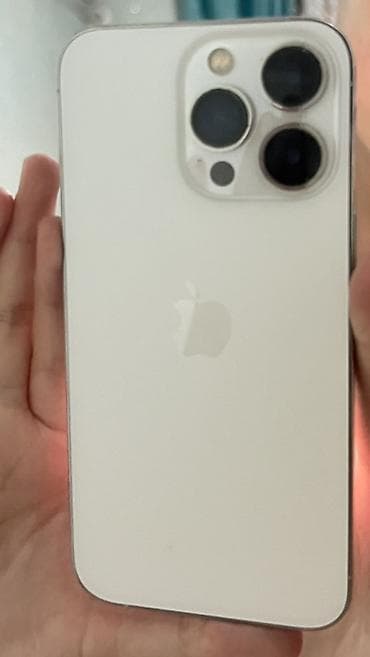 IPhone с тремя камерами Pro‑класса (белый/серебристый) - Корпус at lalafo.kg IPhone с тремя камерами Pro‑класса (белый/серебристый) - Корпус