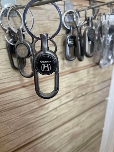 брелок kipling: Брелоки-карабины с логотипами автобрендов - Металлические брелоки с — 2