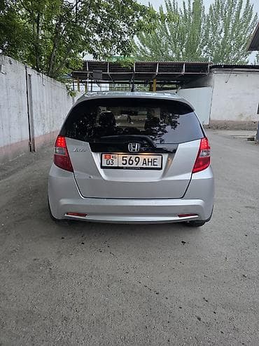 обмен на малолетражку: Honda Jazz: 2011 г., 1.3 л, Вариатор, Бензин, Хэтчбэк — 5