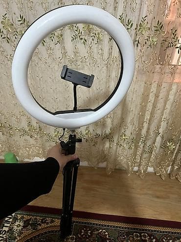 Кольцевая LED‑лампа с треногой и держателем для смартфона - Диаметр at lalafo.kg Кольцевая LED‑лампа с треногой и держателем для смартфона - Диаметр
