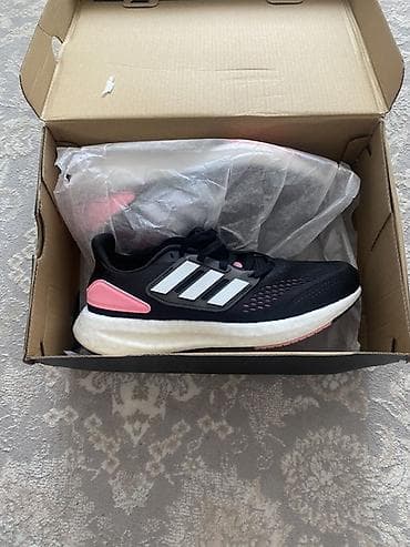 Личные вещи: Кроссовки adidas - Модель: дорожный (road) кроссовок с амортизацией — 1