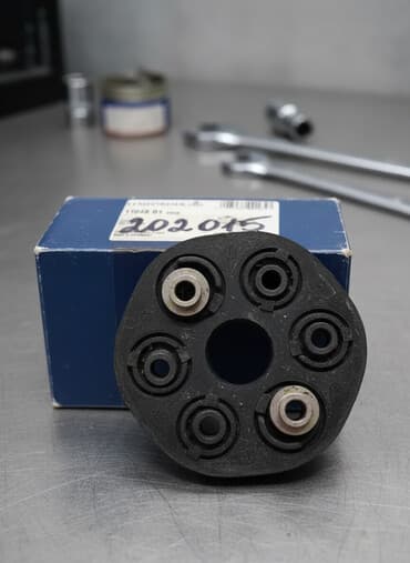 биндеры dsb с металлическим корпусом: Эластичная муфта Mercedes-Benz Новый, Германия — 1