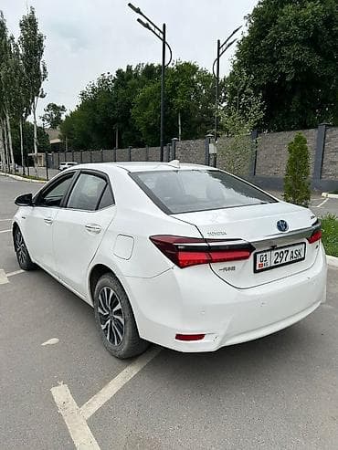 corolla: Toyota Corolla: 2018 г., 1.8 л, Автомат, Гибрид, Седан — 4