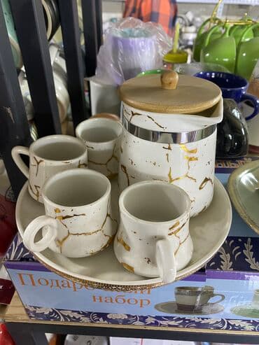 чайник эмалированный 3 л цена бишкек: 1 чайник 
4 кружки 
1 тарелка — 1