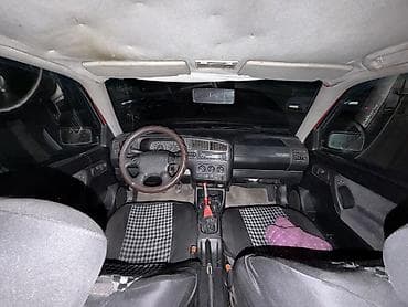 неделю: Volkswagen Golf: 1994 г., 1.8 л, Механика, Бензин, Хэтчбэк — 7