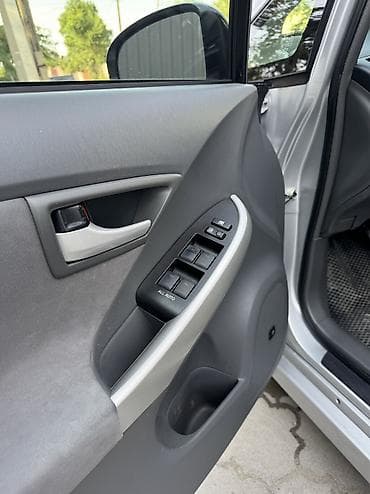 Продажа авто: Toyota Prius: 2011 г., 1.8 л, Автомат, Бензин — 10