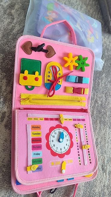 костюмы для детей: Развивающие игрушка Бизиборд-папка. Сделана из мягкого фетра,внутри — 8