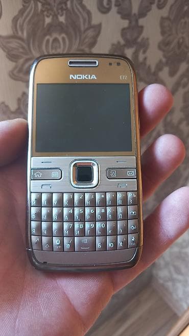 xiaomi redmi note10: Nokia E72, цвет - Золотой — 3