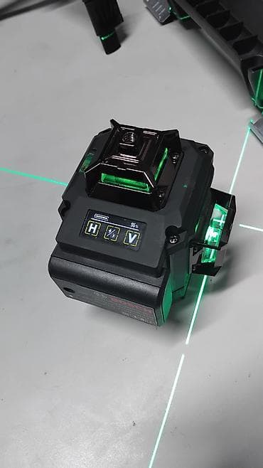 Лазерный уровень (нивелир) с зелёным лучом, полный комплект в кейсе