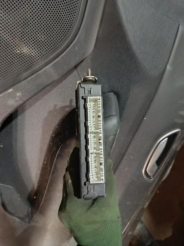can bus: Блок комфорта (BCM) для Kia Carnival YP, двигатель D4HB, 2015 г.в — 2
