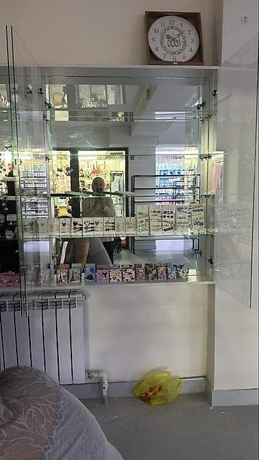 большой ящик: Торговые витрины из стекла и ЛДСП, белого цвета - Комплект модульных — 2