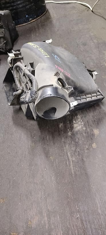 leksus: Lexus IS-300h, 2016, корпус воздушного фильтра — 5